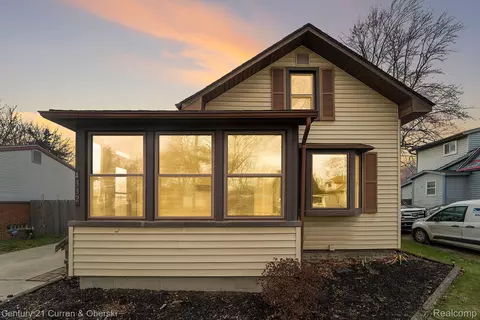4332 Woodward St, Wayne, MI 48184