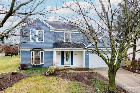 1601 Grandview Dr, Rochester Hills, MI 48306