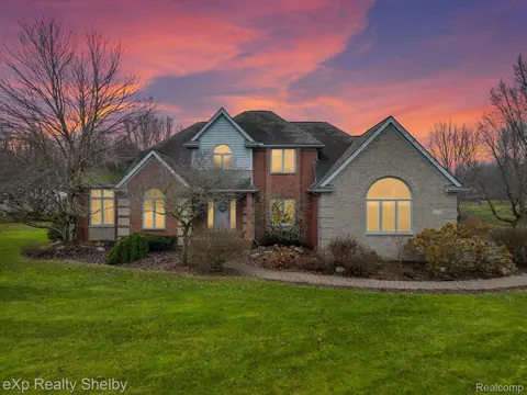 6339 Wilderness Dr, South Lyon, MI 48178