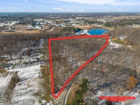 000 W Coon Lake Rd, Howell, MI 48843
