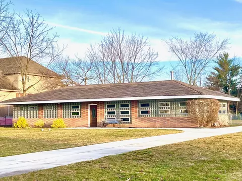 1677 Willowood Rd, Rochester Hills, MI 48307