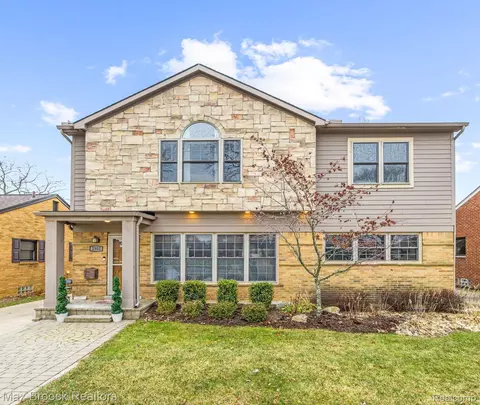 2802 Derby Rd, Birmingham, MI 48009