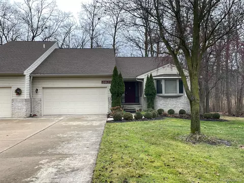 26211 James Dr, Grosse Ile, MI 48138