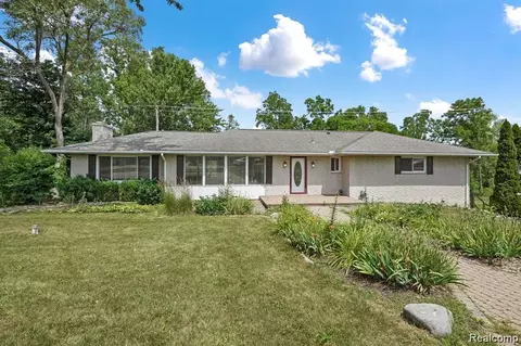 5335 Perry Rd, Grand Blanc, MI 48439