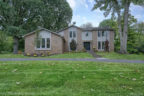 2980 Woodcreek Way, Bloomfield Hills, MI 48304