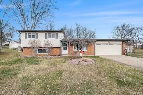 1331 Nancywood, Waterford, MI 48327