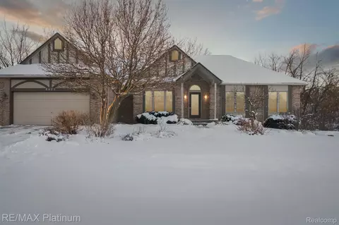 8025 Hillside Lakes Plc Pl, Green Oak, MI 48116