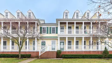 302 Beverly Ave, Auburn Hills, MI 48326