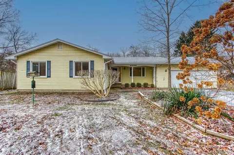 3150 Oakridge Dr, Highland, MI 48356