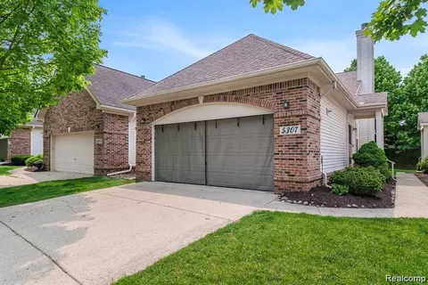 5307 S River Dr, Commerce, MI 48382