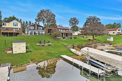 10048 King Rd, Davisburg, MI 48350