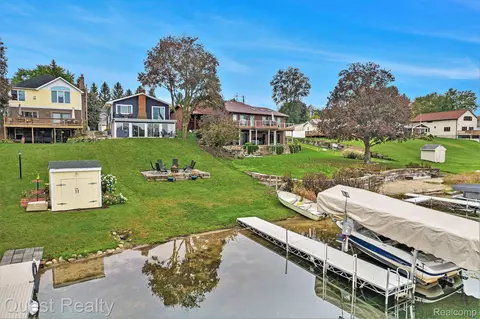 10048 King Rd, Springfield, MI 48350