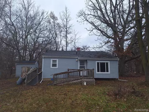 4072 Brown St, Flint, MI 48532