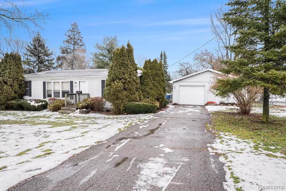 10819 Walker St, Grand Blanc, MI 48439 22 Photos Movoto