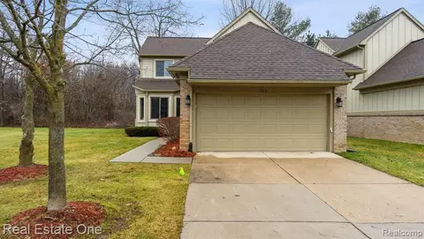 741 Red Maple Ln, Wixom, MI 48393