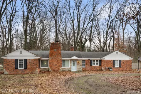23620 Oak Glen Dr, Southfield, MI 48033