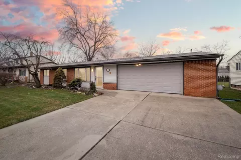 20309 Fremont St, Livonia, MI 48152