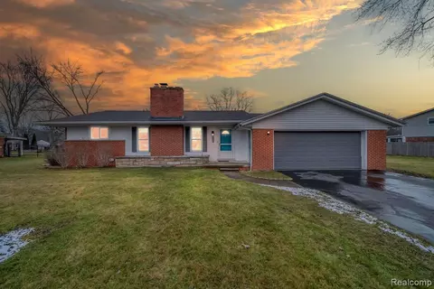 23580 W Newell Cir, Farmington Hills, MI 48336