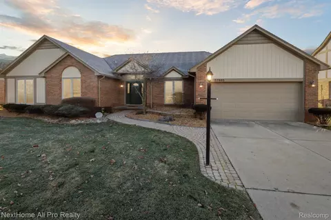 37985 Bradley Dr, Farmington Hills, MI 48335