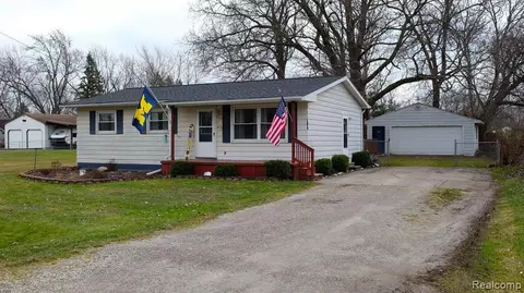 2443 Will Jo Ln, Flint, MI 48507 photo 1