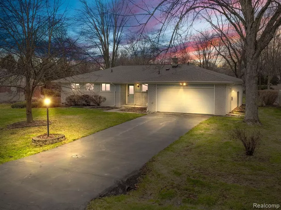 28805 Ravenwood St, Farmington Hills, MI 48334 26 Photos Movoto