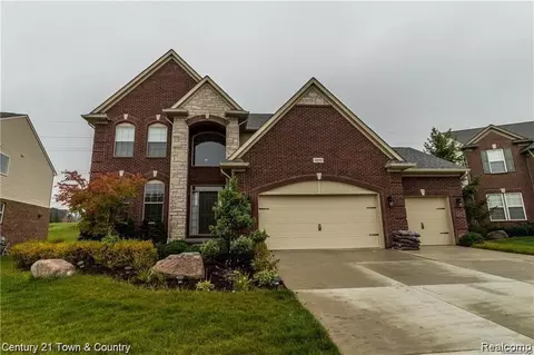 4958 Catalina Dr, Lake Orion, MI 48359