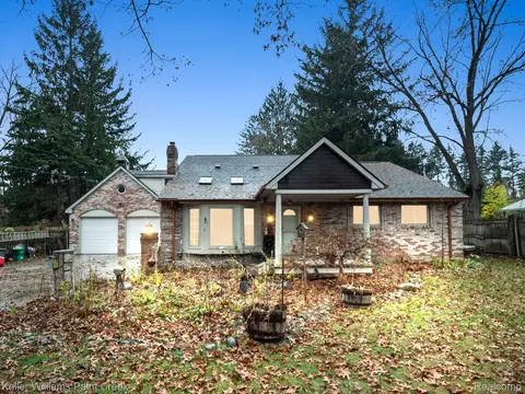 2423 Richwood Rd, Auburn Hills, MI 48326