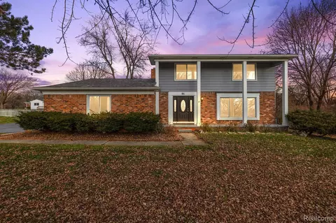 91 Douglas Dr, Bloomfield Hills, MI 48304