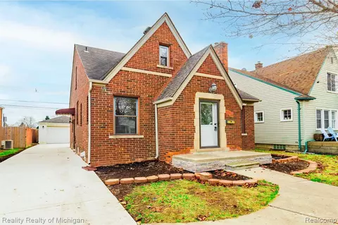 12801 Sycamore St, Southgate, MI 48195