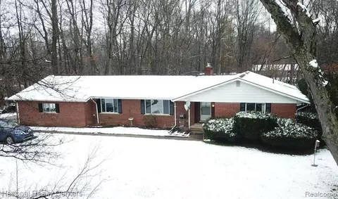 45786 Willis Rd, Belleville, MI 48111