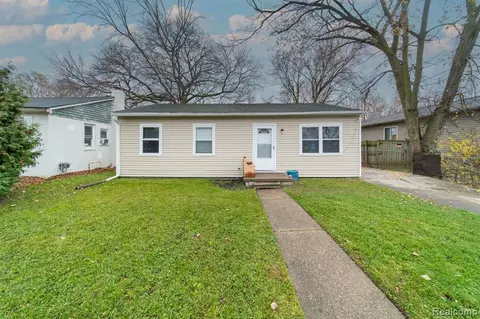 21880 Sharkey St, Clinton Township, MI 48035