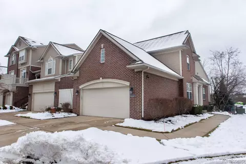 7400 Brookberry Crt Ct, West Bloomfield, MI 48322