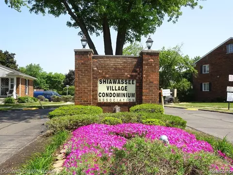 25341 Shiawassee Cir #102, Southfield, MI 48033