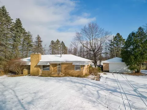 3605 N Rochester Rd N, Rochester, MI 48306