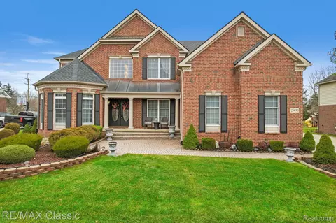 25490 Dogwood Ln, Novi, MI 48374