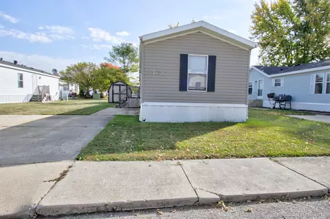 8478 Laverne, Newport, MI 48166