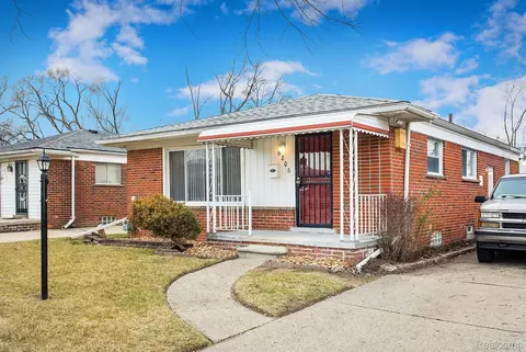 6805 Iowa St, Hamtramck, MI 48212