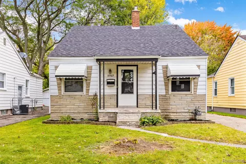 18969 Woodcrest St, Harper Woods, MI 48225