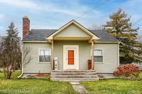 1368 Denies St, Burton, MI 48509