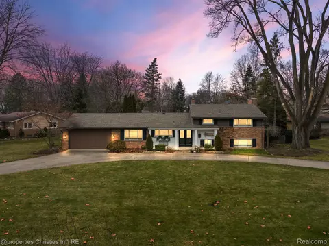 442 Dalebrook Ln, Bloomfield Hills, MI 48301