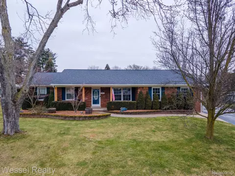 11699 Sharon Lee Dr, Washington, MI 48095