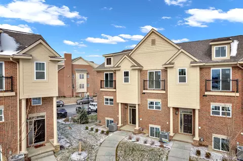 41604 Orianna Ln #13, Novi, MI 48375