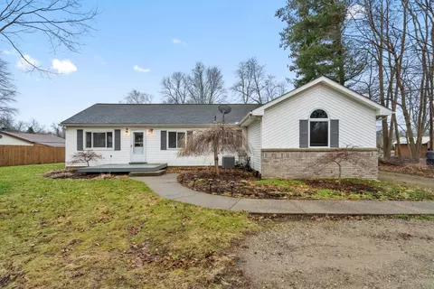 2120 Seymour Lake Rd, Brandon, MI 48462
