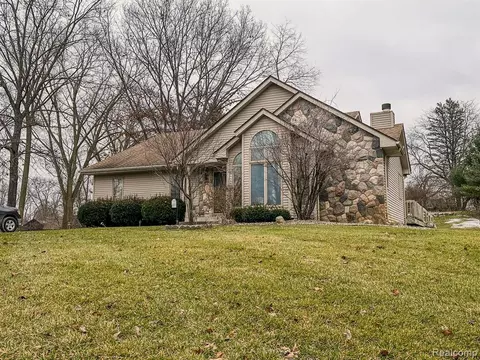 1351 Hunter Rd, Brighton, MI 48114
