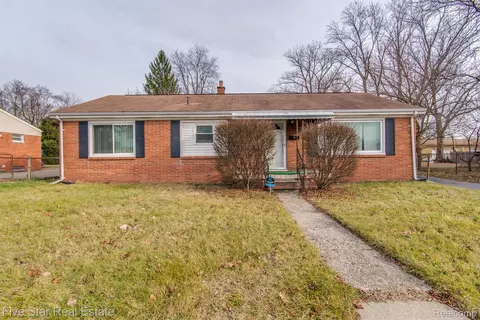 5435 Woodward St, Wayne, MI 48184