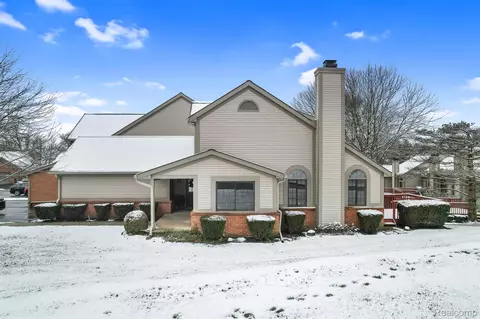 1000 Pinewood, Brighton, MI 48116