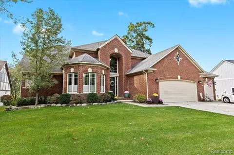 3237 Glen Iris Dr, Commerce Twp, MI 48382