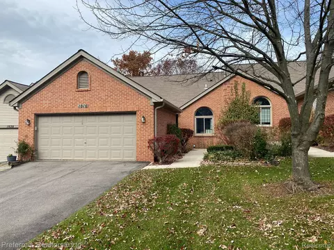 1016 Pinewood Crt 48 27 Ct #48, Brighton, MI 48116