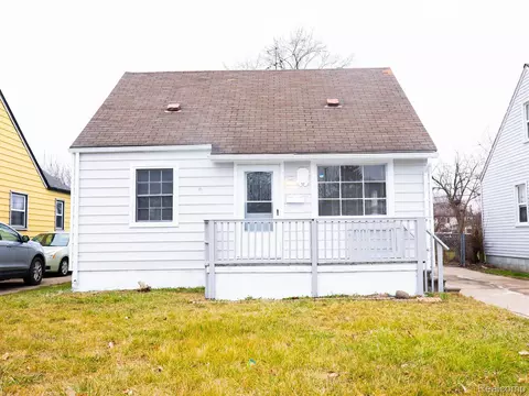 26261 Clancy St, Roseville, MI 48066