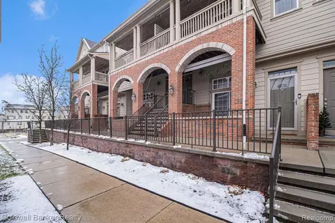 198 Amys Walk UNIT 233, Auburn Hills, MI 48326
